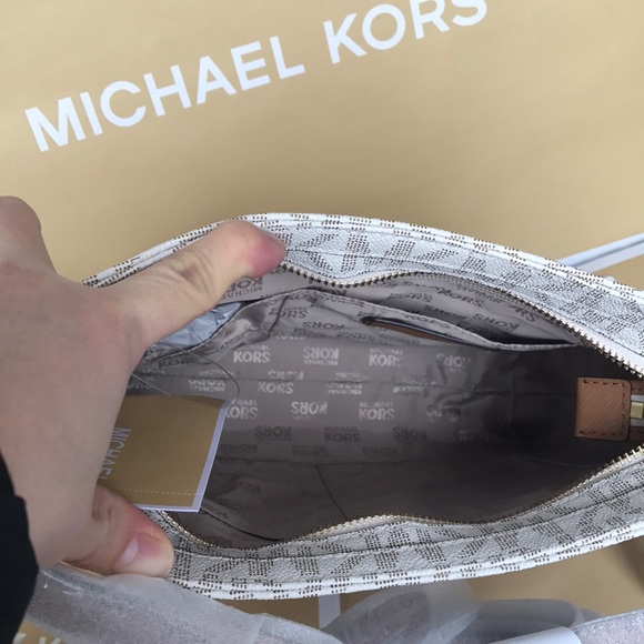 💦🌻Mk messenger set🌻crossbody/large/ vanilla - Picture 6 of 8